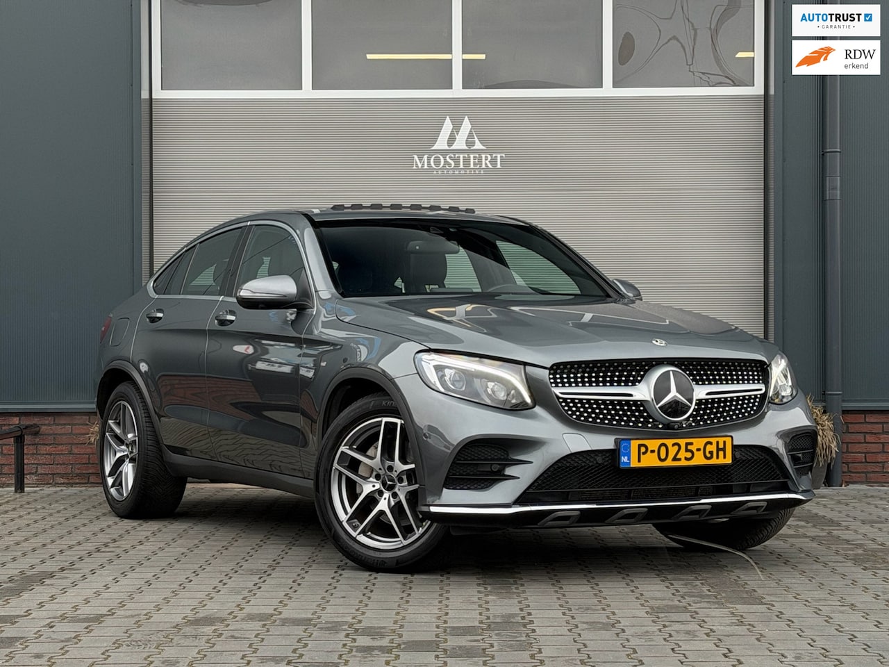 Mercedes-Benz GLC-klasse Coupé - 250/211pk 4MATIC Edition 1|AMG-line|Pano|Trekhaak|Burmester|360 Camera|Stand-kachel|19" LM - AutoWereld.nl
