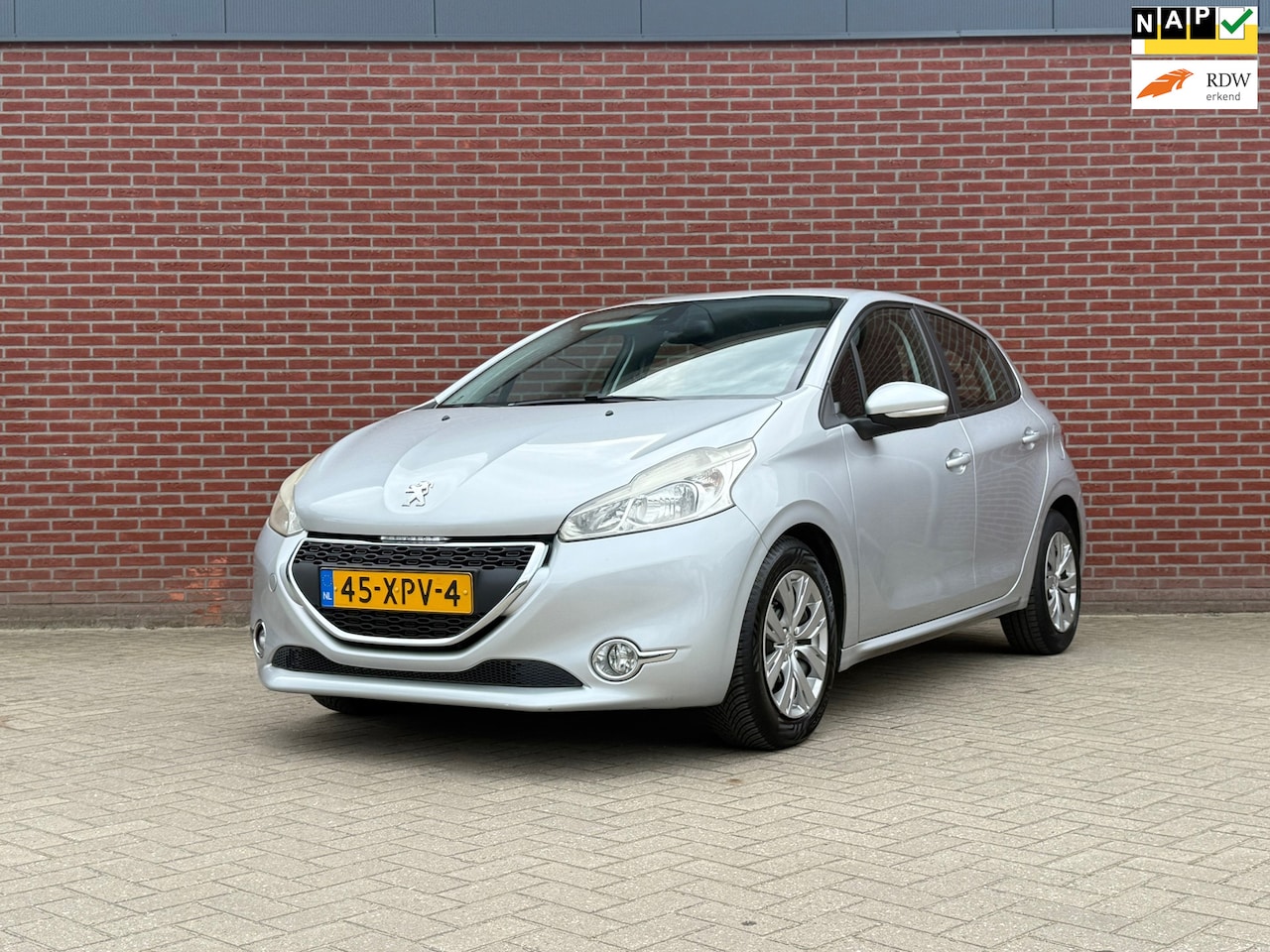 Peugeot 208 - 1.4 VTi Envy / Nap / Airco / Cruise / PDC / Trekhaak - AutoWereld.nl