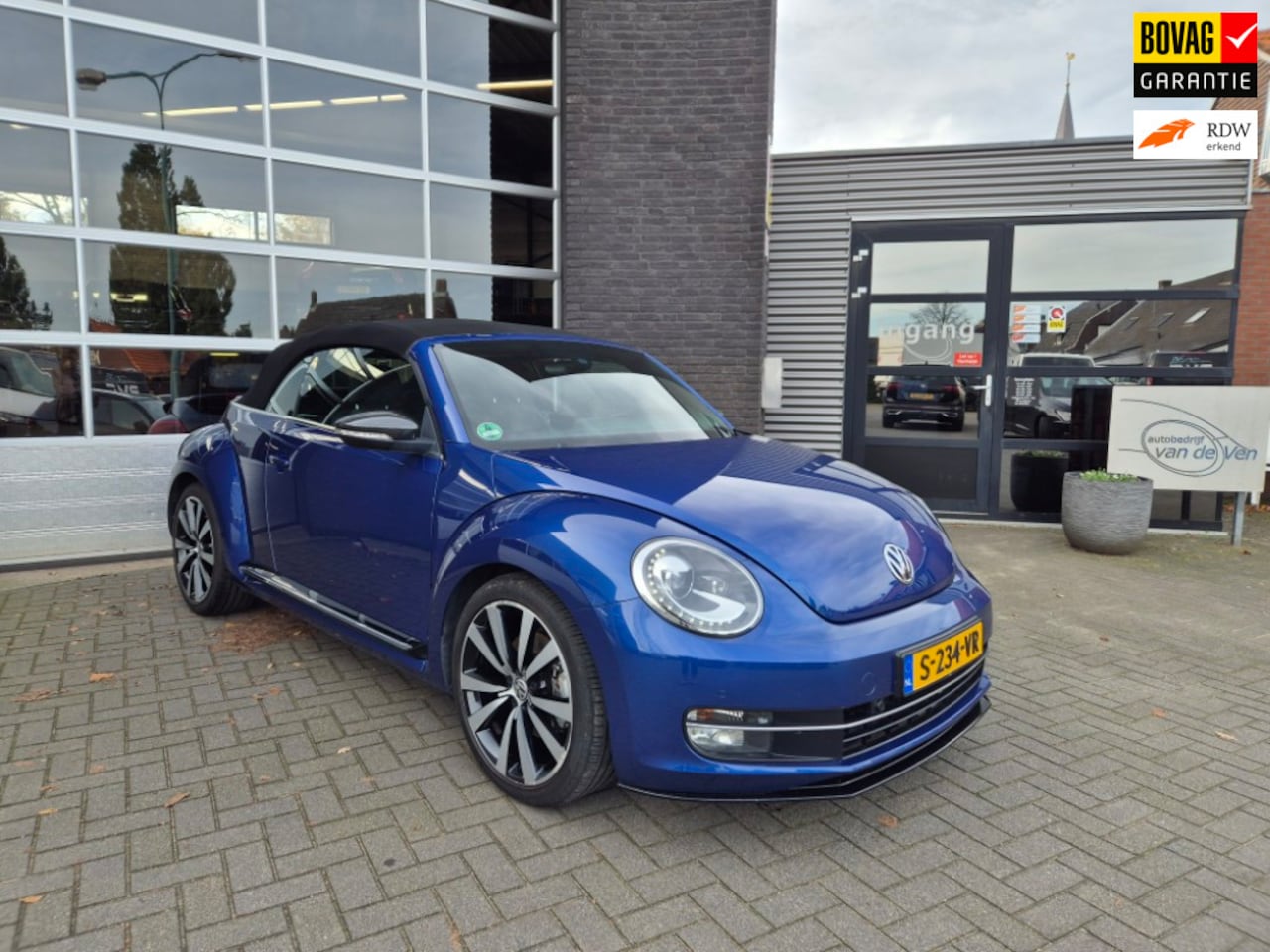 Volkswagen Beetle Cabriolet - 1.4 TSI Sport 118KW DSG, cruise control, app connect, climatronic. 19" Tornado velgen - AutoWereld.nl