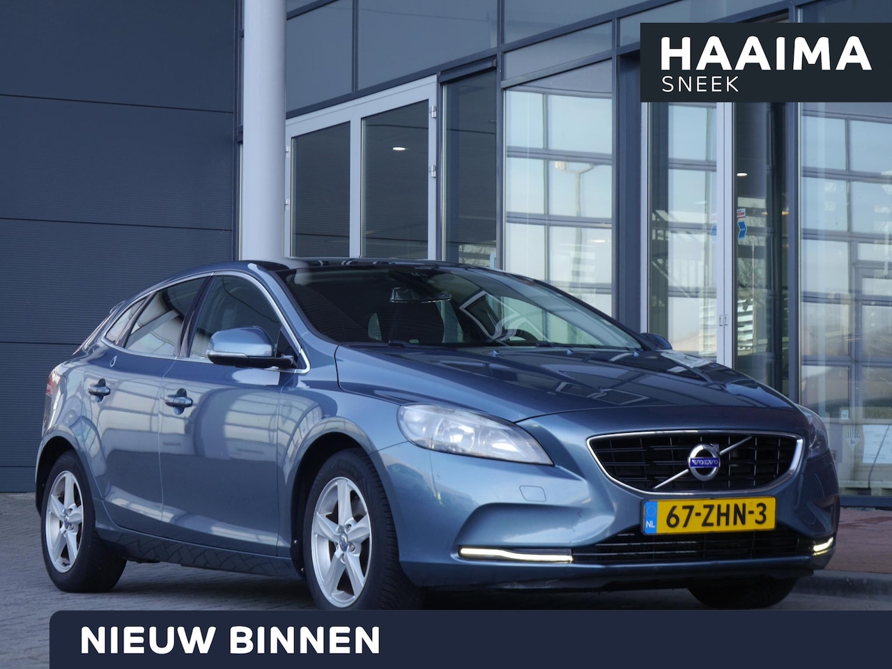 Volvo V40 - 1.6 T3 Momentum | 150 PK | Panorama dak | Achteruitrijcamera | Trekhaak | Navigatie | Clim - AutoWereld.nl