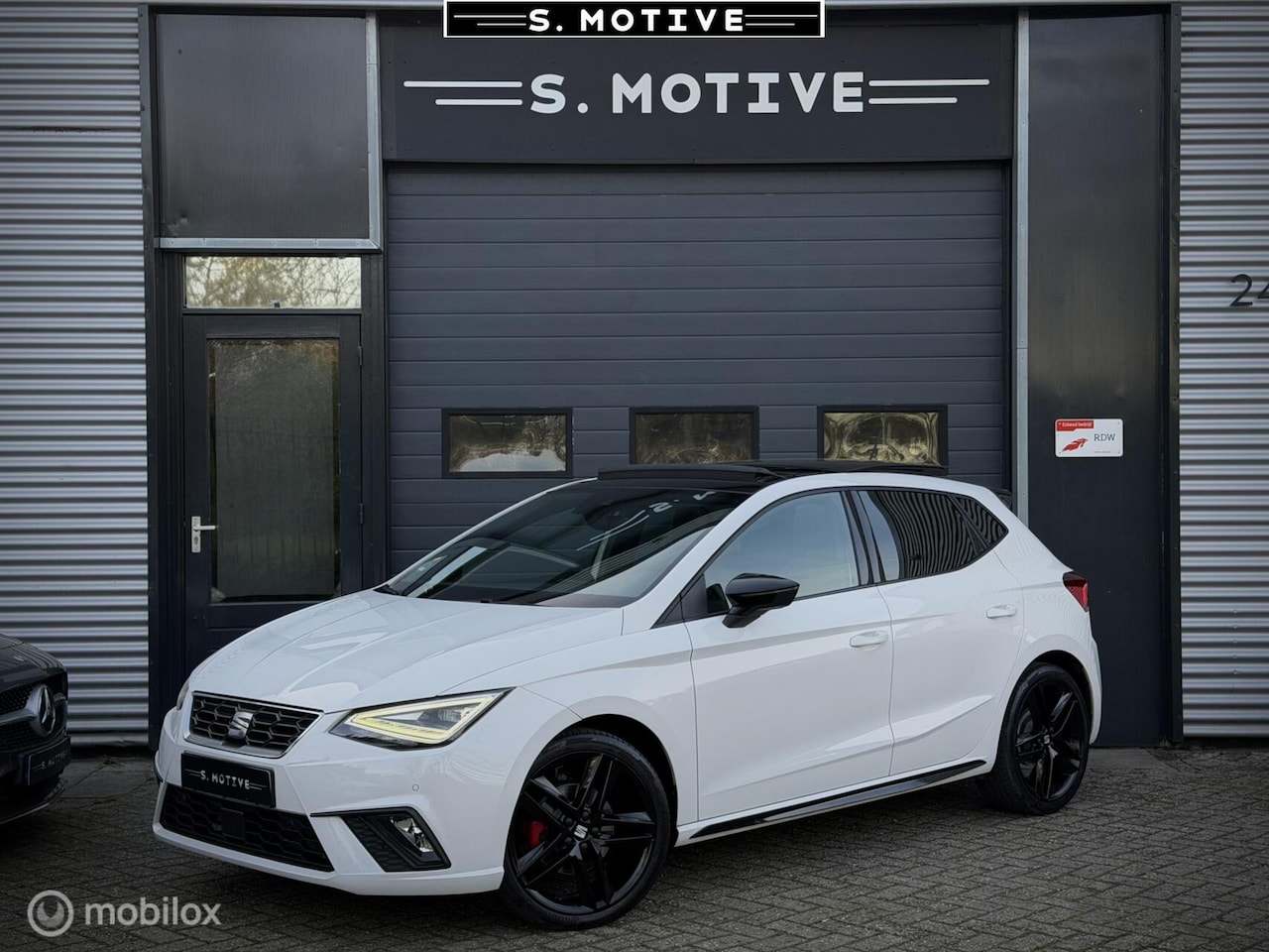 SEAT Ibiza - FR Pro Black Edition, Pano, Stoelvwr, Vitrual, Camera - AutoWereld.nl