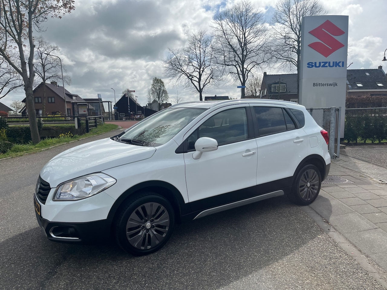 Suzuki SX4 S-Cross - 1.6 Exclusive // Nette door ons onderhouden S-cross // Panoramadak // Rijklaarprijs! - AutoWereld.nl