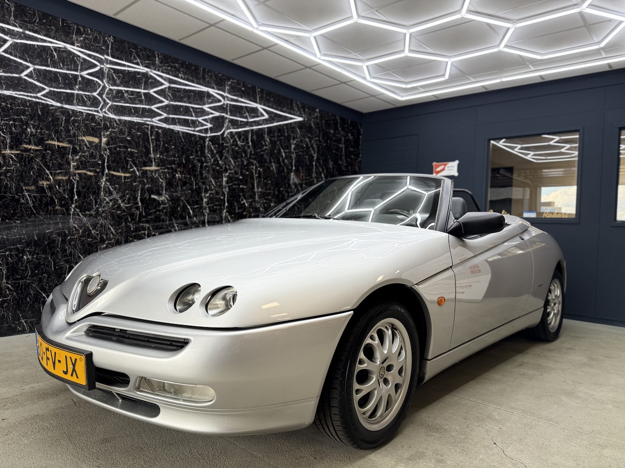 Alfa Romeo Spider - 2.0-16V T.Spark L 2.0-16V T.Spark L - AutoWereld.nl