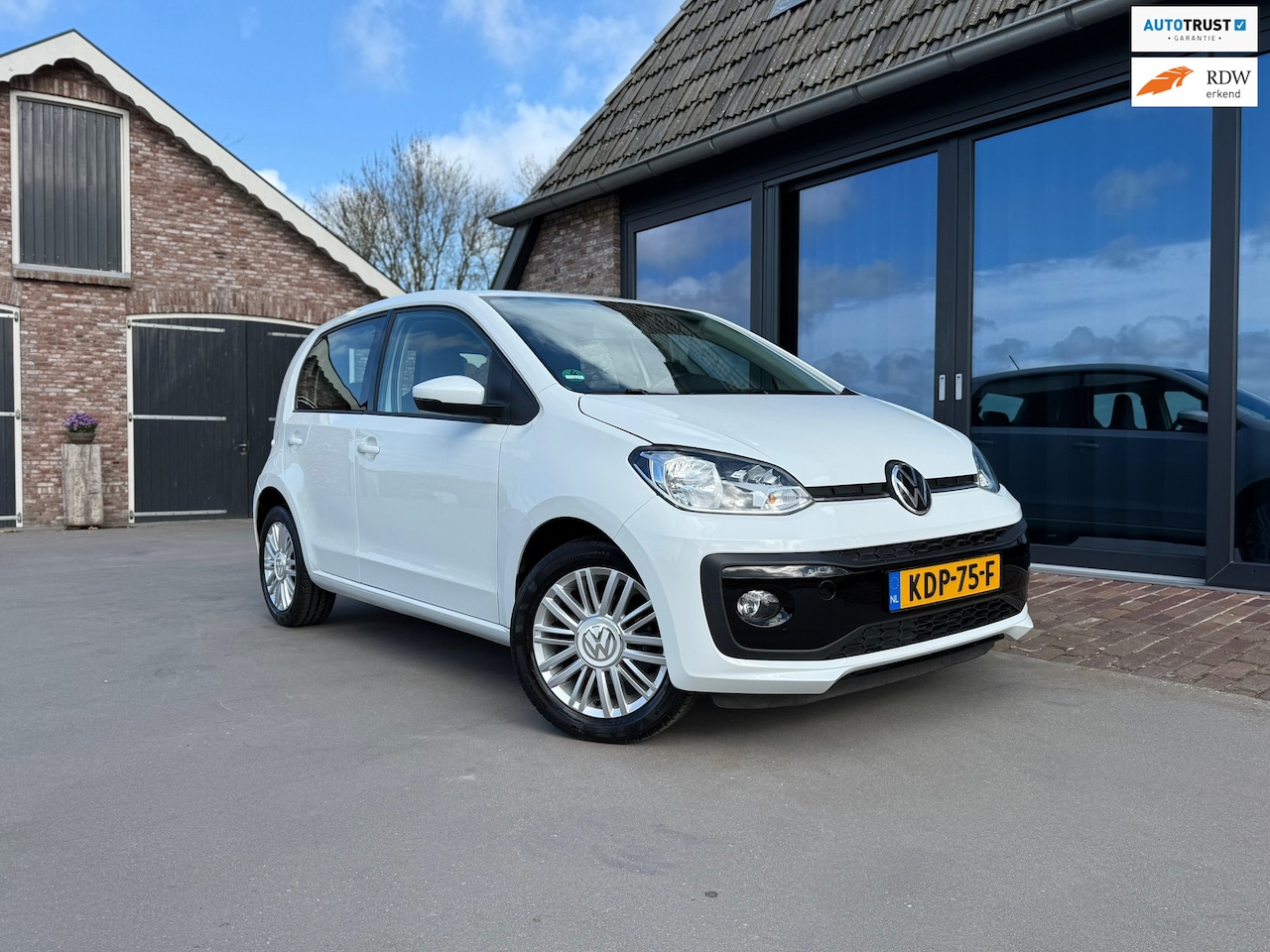 Volkswagen Up! - 1.0 2021 84182KM Airco - stoelverwarming - lichtmetalen velgen - AutoWereld.nl