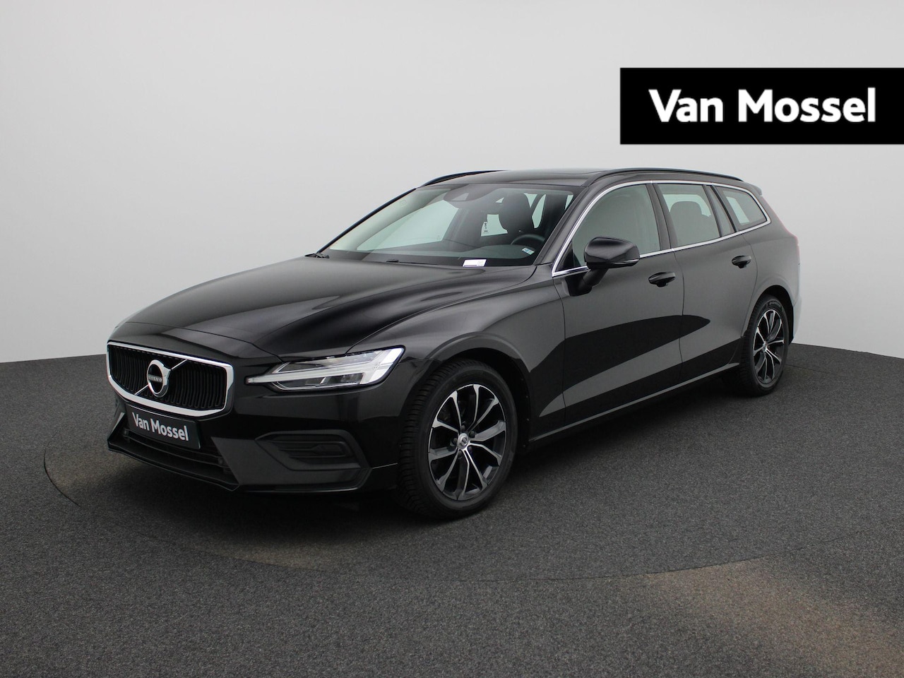 Volvo V60 - B3 Geartronic Momentum Pro | ACHTERUITRIJCAMERA | PANORAMADAK | NAVIGATIE | PARKEERSENSORE - AutoWereld.nl