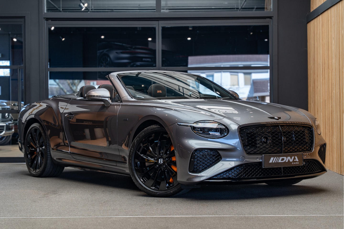 Bentley Continental GTC - V8 Hybrid Black Edition 4.0 V8 Hybrid 22 Inch - AutoWereld.nl