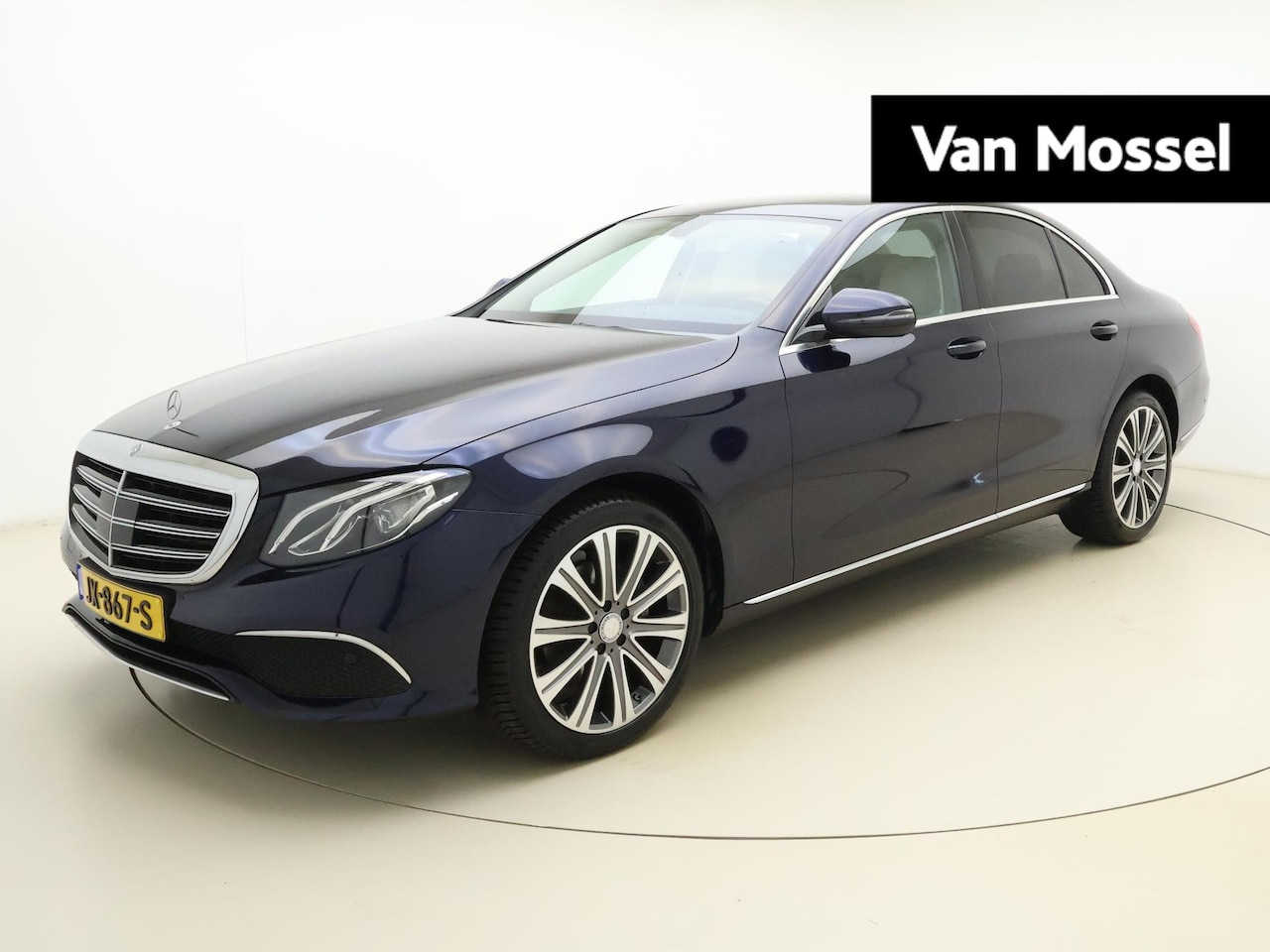 Mercedes-Benz E-klasse - 200 Ambition | Automaat | Sfeerverlichting | Half Leder | LED Koplampen | Stoelverwarming - AutoWereld.nl