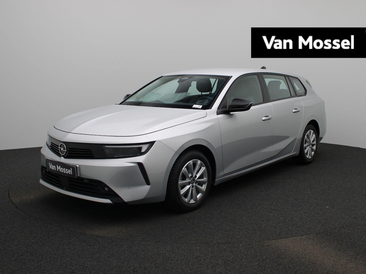 Opel Astra Sports Tourer - 1.2 Level 2 | Navigatie | Parkeer Camera | Parkeer Sensoren V + A | 13.000 KM !! - AutoWereld.nl