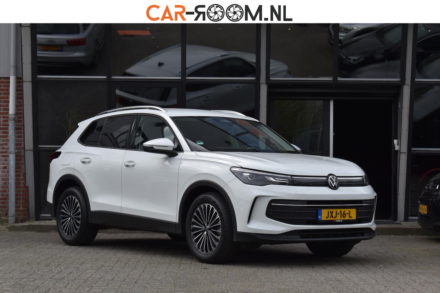 Volkswagen Tiguan - 1.5 eTSI Life Edition Lane ACC Camera StuurVw - AutoWereld.nl