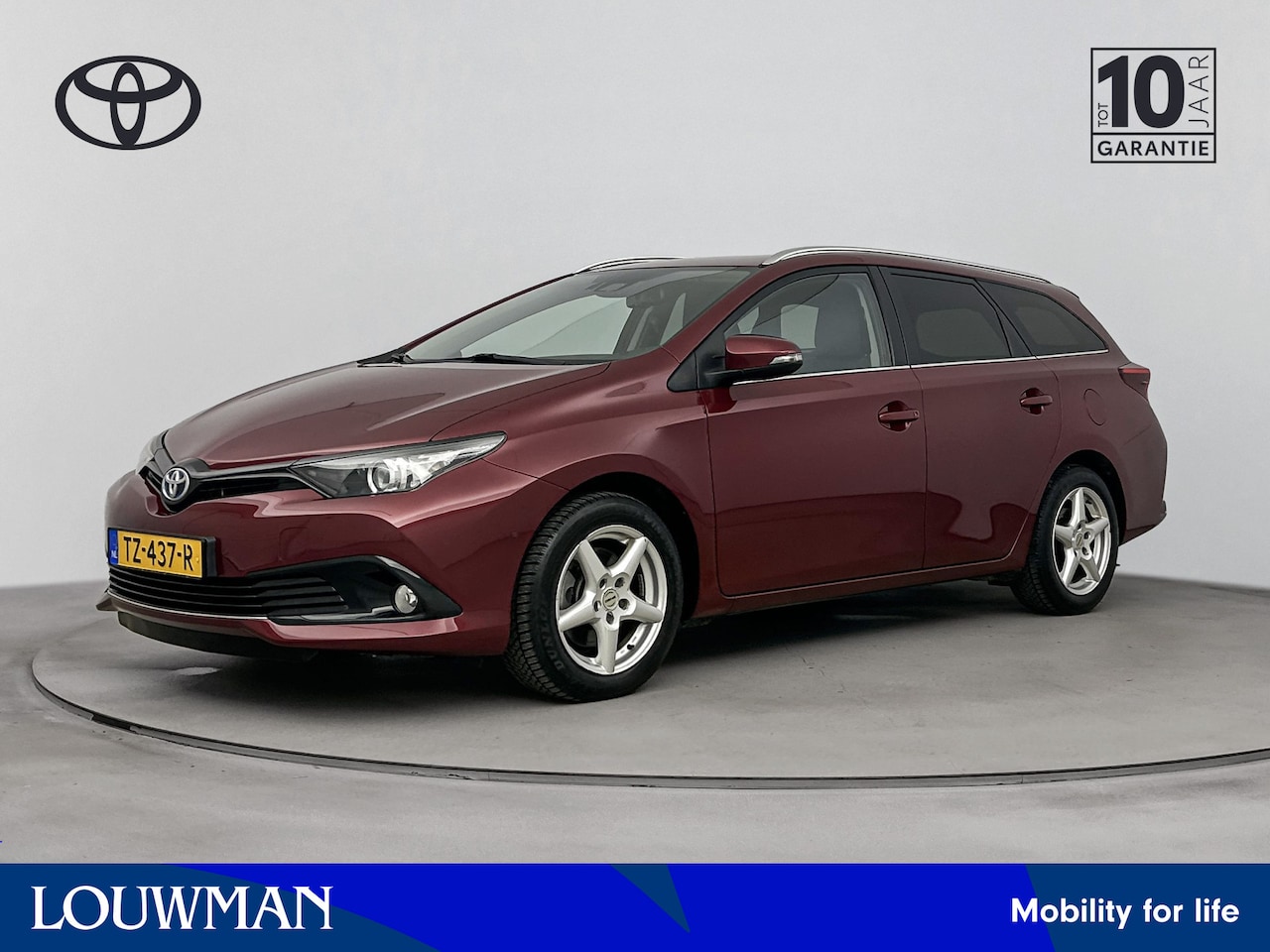 Toyota Auris Touring Sports - 1.8 Hybrid Dynamic Ultimate | Navigatie | Parkeercamera | Stoelverwarming | Parkeersensore - AutoWereld.nl