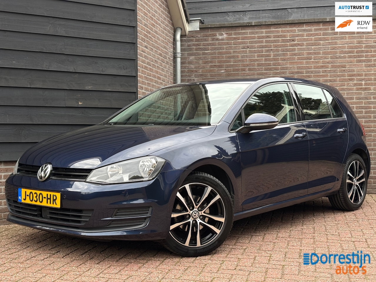 Volkswagen Golf - 1.2 TSI | PDC | Navigatie | 17inch | 5-deurs | NAP - AutoWereld.nl