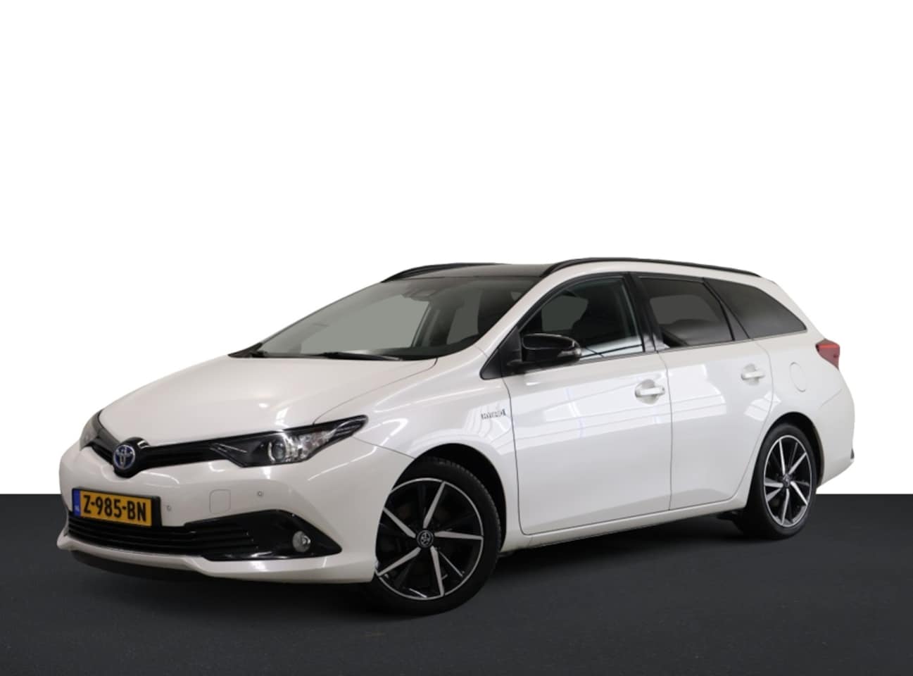 Toyota Auris Touring Sports - 1.8 Hybrid Dynamic Ultimate | Trekhaak | PDC | Leder - AutoWereld.nl