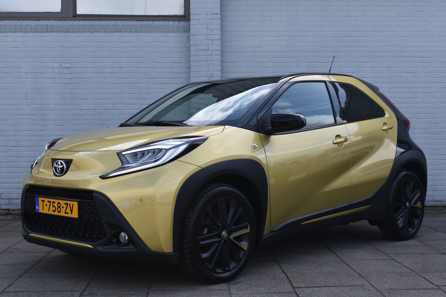 Toyota Aygo X - 1.0 VVT-i S-CVT Premium Automaat 72pk | Keyless entry | PDC | Achteruitrijcamera | Stoelve - AutoWereld.nl