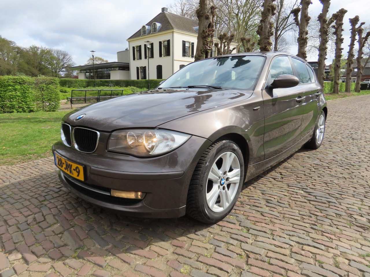 BMW 1-serie - 118i Business Line Ecc Navigatie 6 Bak 5Drs Lm Velgen Trekhaak***Apk t/m 13-3-2027*** - AutoWereld.nl