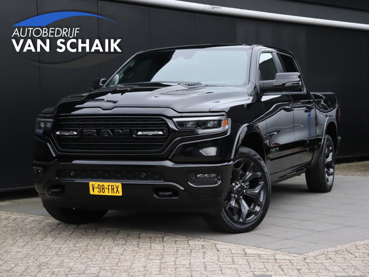Dodge Ram 1500 - 5.7 V8 4x4 Crew Cab Limited | PANO-DAK | HEAD-UP | LUCHTVERING | TREKHAAK | RAM BOX | STOE - AutoWereld.nl