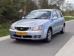 Kia Cerato - 1.6-16V LX | Weinig KM + Lange APK Nu € 1.450,