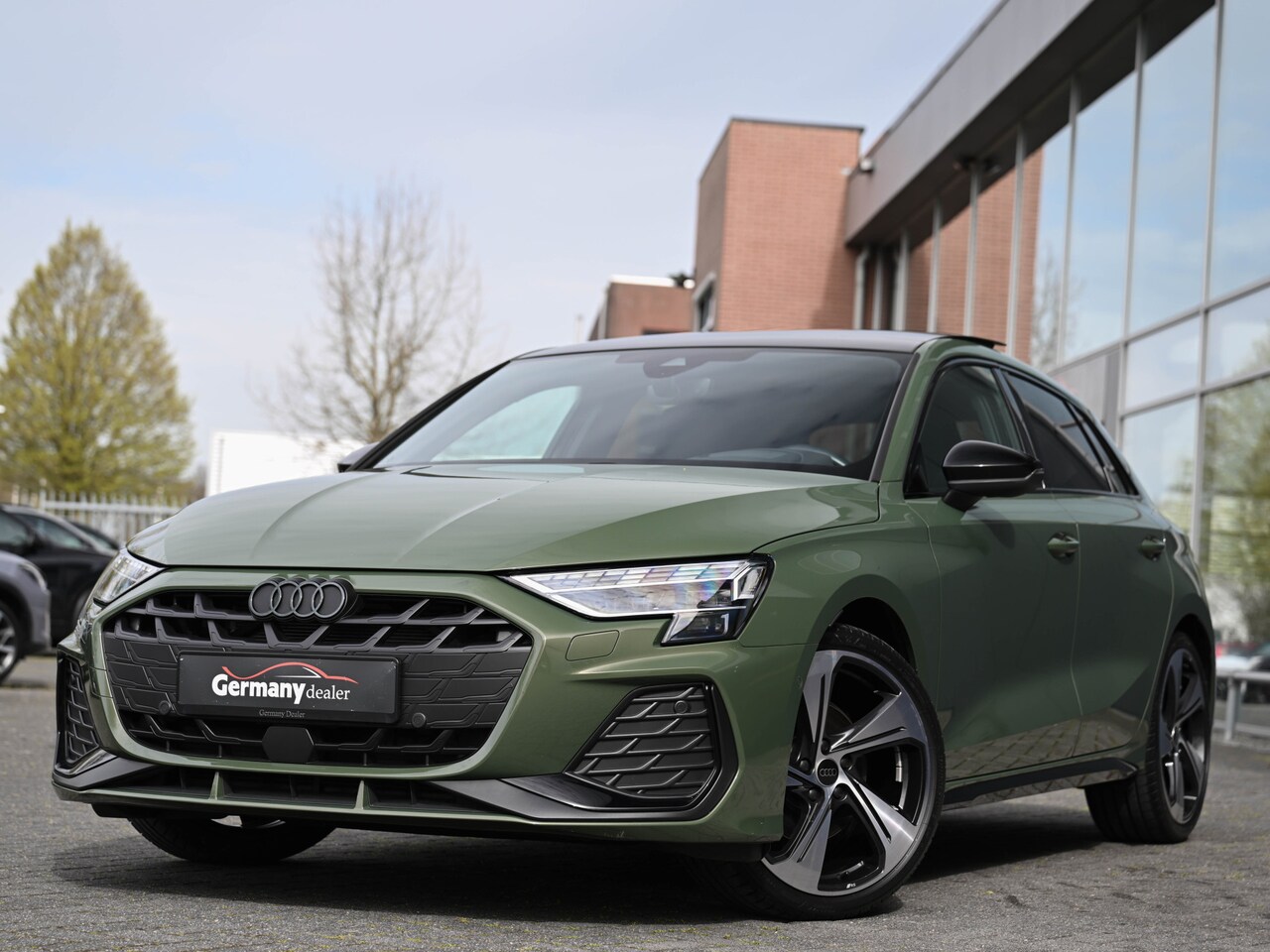 Audi A3 Sportback - 35TFSI 150pk S-Line Black Optic NewTyp Pano Sonos RS-Zetels Head-Up M-Led 18-Inch District - AutoWereld.nl