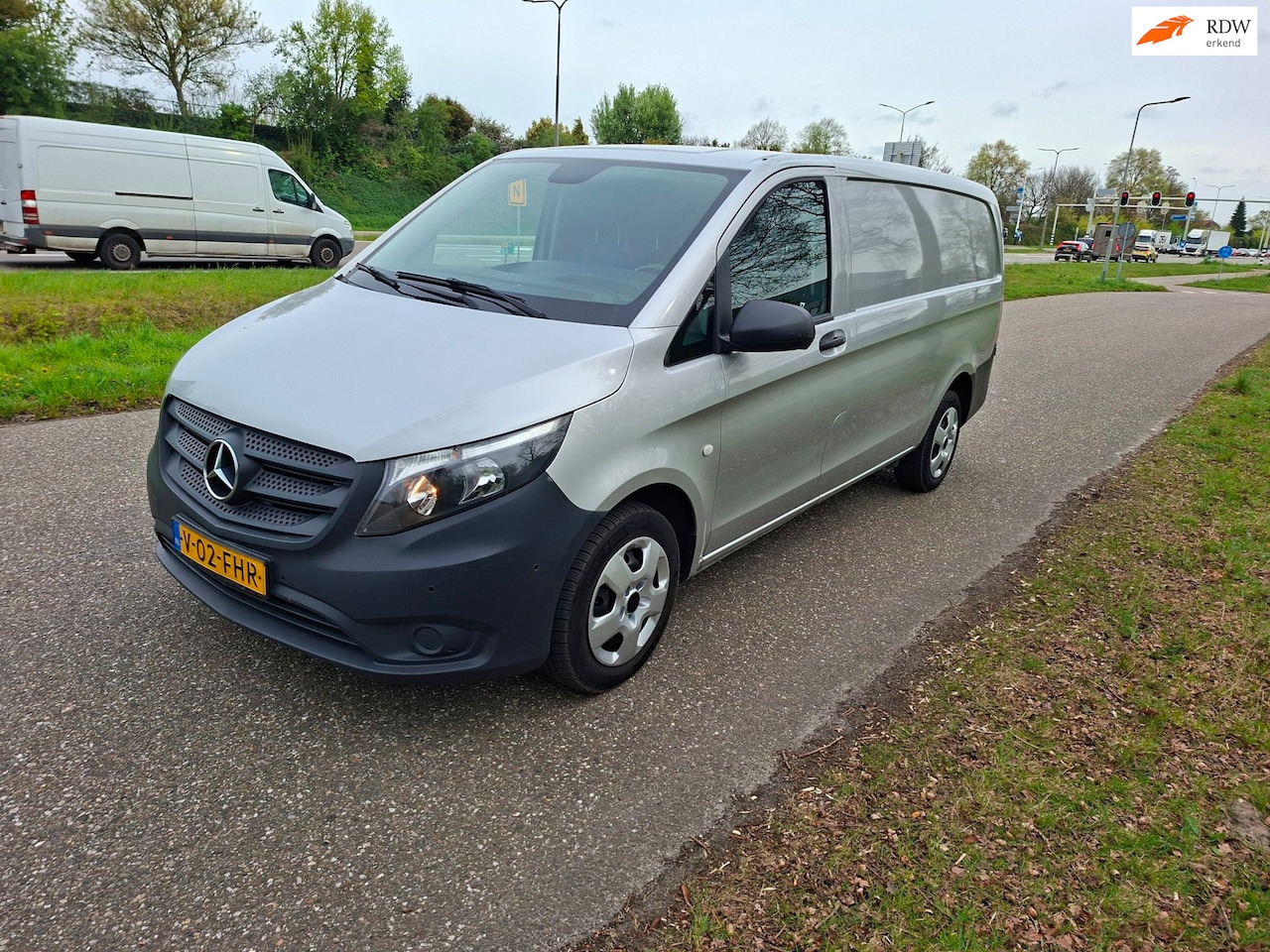 Mercedes-Benz Vito - 114 CDI Lang heel mooi achter deuren - AutoWereld.nl