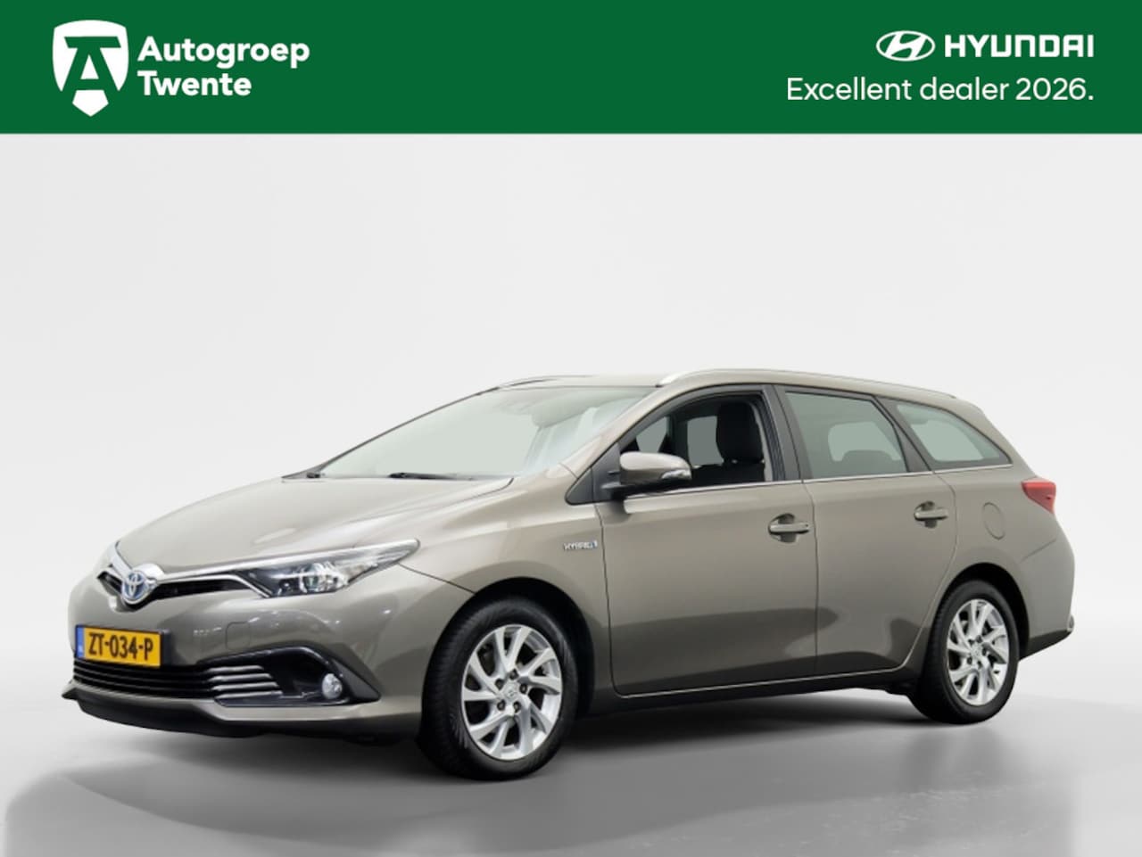 Toyota Auris Touring Sports - 1.8 Hybrid Dynamic Ultimate | All-seasonbanden | Stoelverwarming - AutoWereld.nl