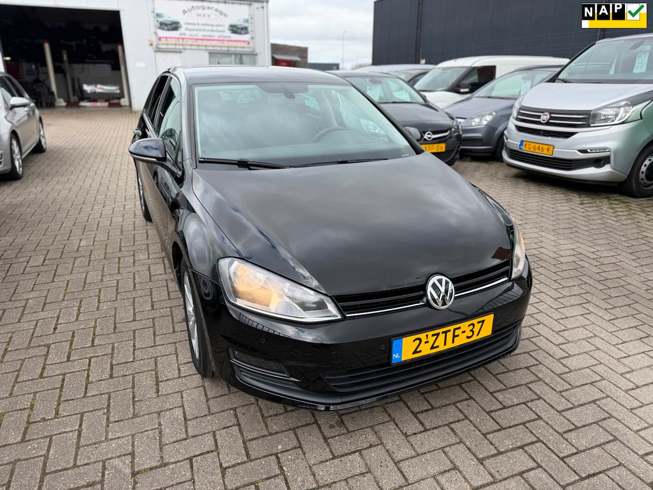 Volkswagen Golf - 1.6 TDI Comfortline|Automaat|PDC|Navi|Apk 04-2027 - AutoWereld.nl