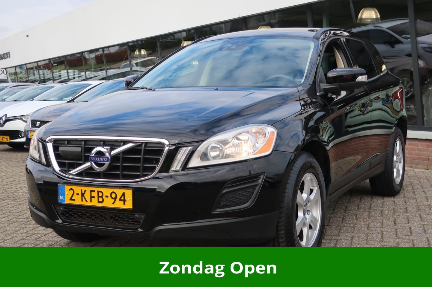 Volvo XC60 - 2.0 D3 Momentum LED_ADAP-CRUIS_BLIZ_PDC V+A_LIJNASIST_CAM. - AutoWereld.nl