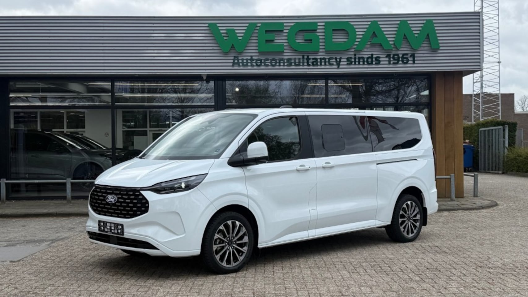 Ford Model T - 2.5 PHEV 340 L2 TITANIUM X 8p VIP bus LUXURY/LCD binnensp/ adp. LED - AutoWereld.nl