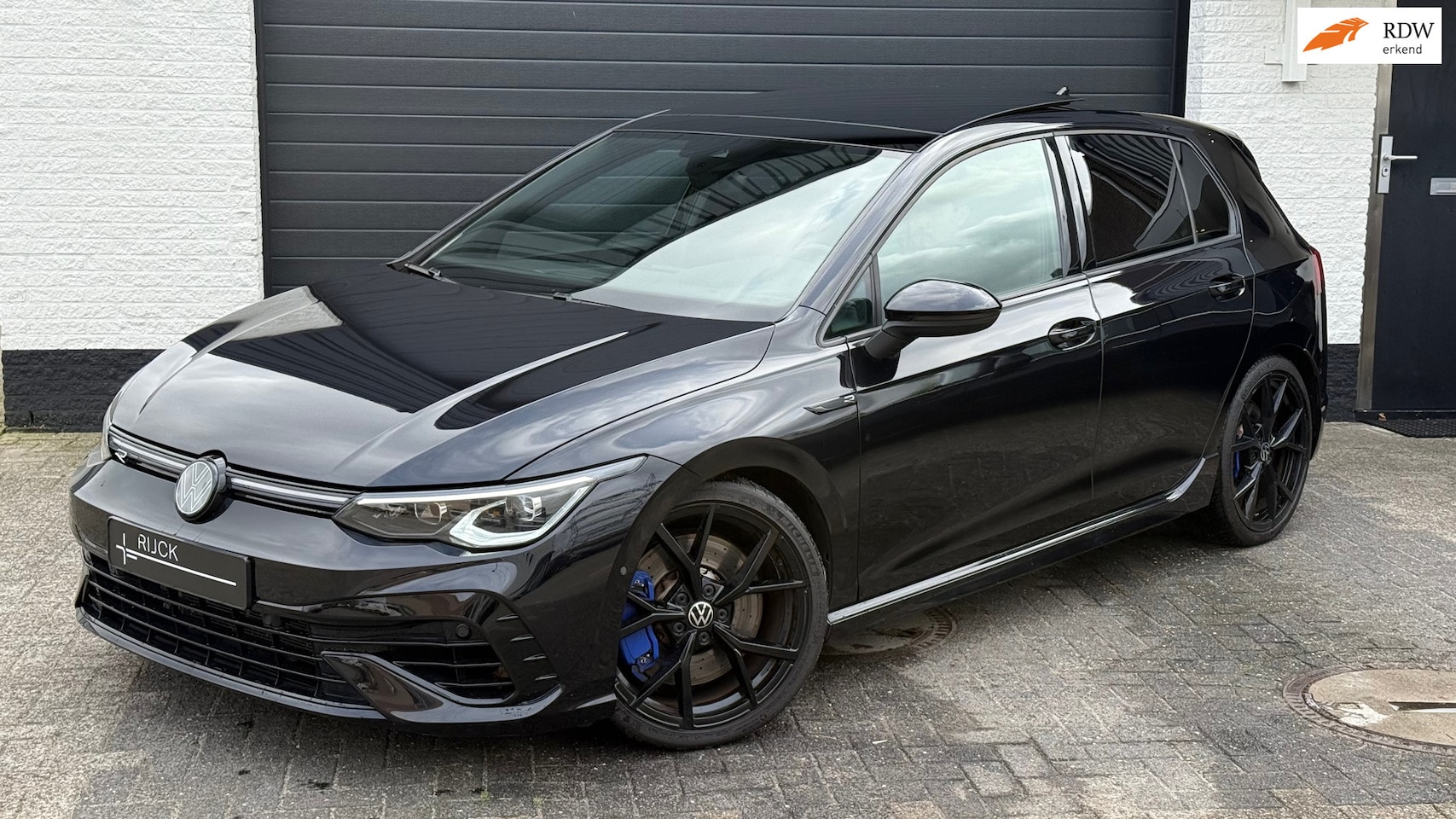 Volkswagen Golf - 2.0 TSI R 4Motion | Pano | IQ Light | Camera | Carplay | Stuurverw - AutoWereld.nl