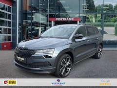 Skoda Karoq - 2.0 TSI DSG SPORTLINE 4X4 PANO-DAK/TREKHAAK/STANDKACHEL/CAMERA