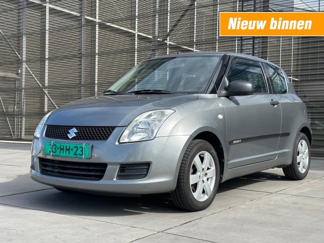 Suzuki Swift - 1.3 BASE LM VELGEN !! - AutoWereld.nl