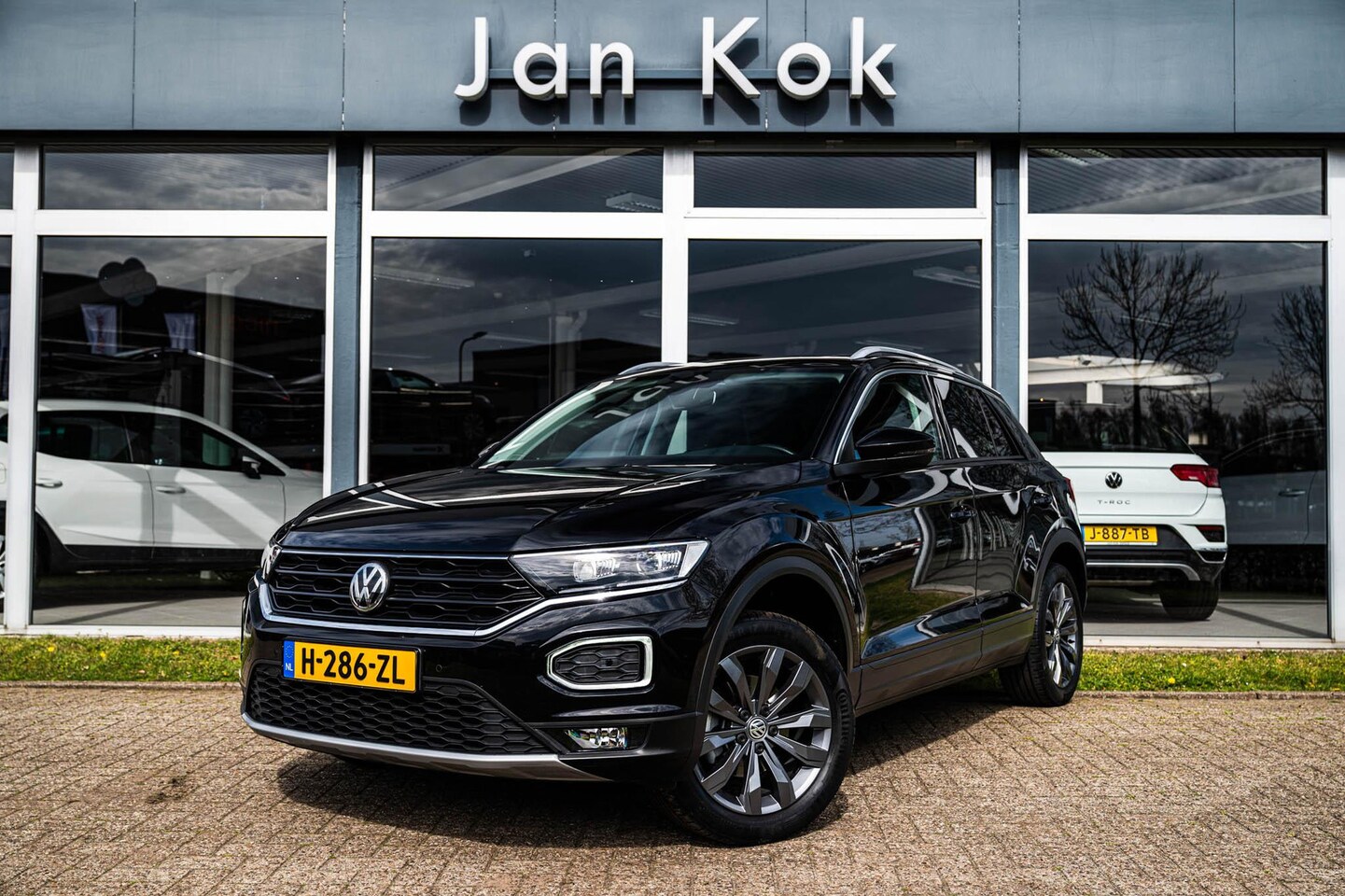 Volkswagen T-Roc - 1.0 TSi 115 pk Style | Full LED | Panoramadak | Navigatie - AutoWereld.nl