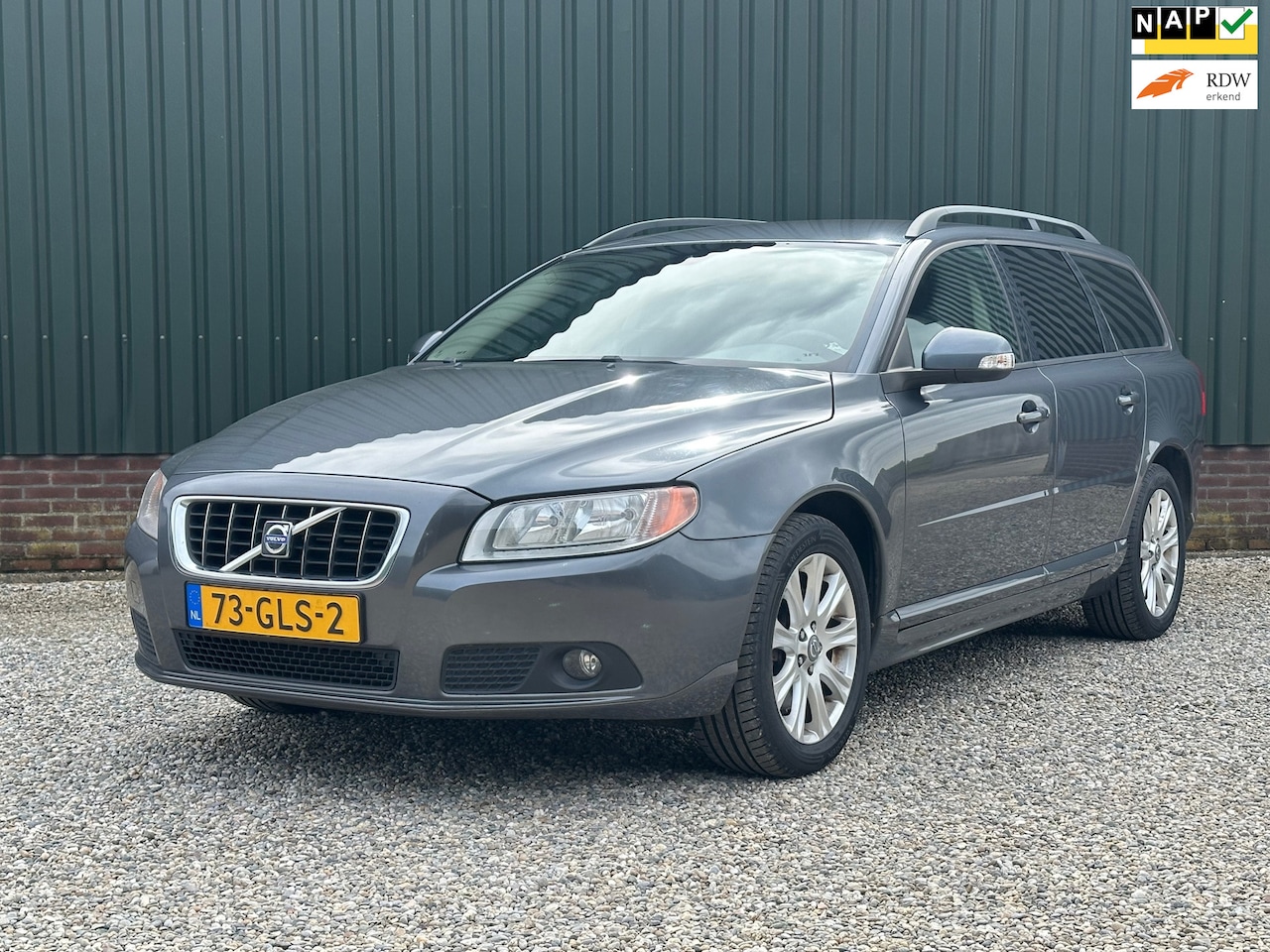 Volvo V70 - 2.5T Momentum Automaat/Org NL auto/Trekh/Nav/Bluetooth - AutoWereld.nl