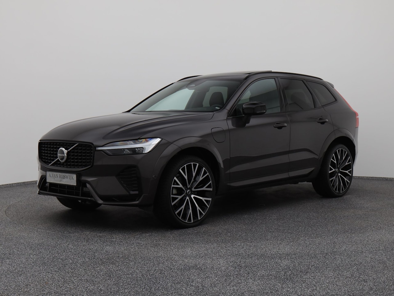 Volvo XC60 - 2.0 T8 Plug-in hybrid AWD R-Design | FACELIFT | PANO | CAMERA | KEYLESS | MEMORY | STOELVE - AutoWereld.nl