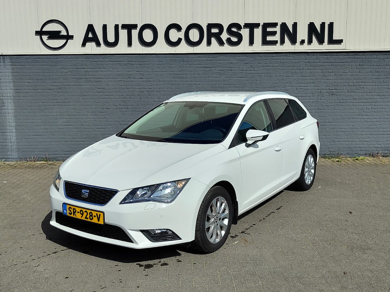 SEAT Leon ST - 1.2TSI 111PK Ecc Stoelverwarming Cruise Control Pdc Style Business Isofix Lmv Privacy Glas - AutoWereld.nl