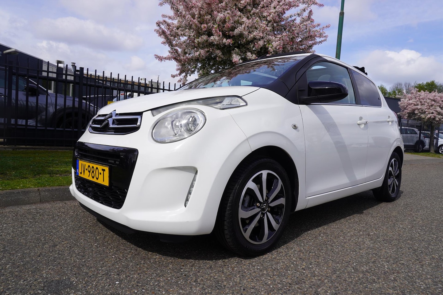 Citroën C1 - 1.0 e-VTi 68PK airdream 5D AIRSCAPE SHINE Navigatie - AutoWereld.nl