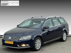 Volkswagen Passat Variant - 2.0 TDI Highline BlueMotion NL AUTO | PANO | STOELVERW | TREKHAAK
