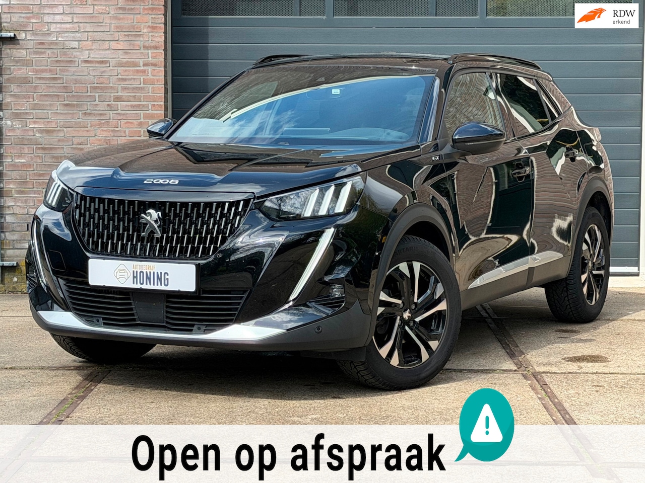 Peugeot 2008 - GT 130pk Automaat | Trekhaak | ACC | Stoelverwarming | Parkeercamera - AutoWereld.nl