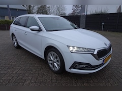 Skoda Octavia Combi - 1.0 TSI Business Edition COMBI * 110pk * AIRCO * LMV * NAVI * CAMERA * TREKHAAK *