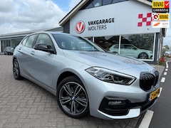 BMW 1-serie - 118i High Executive. RIJKLAARPRIJS TREKHAAK/AUTOMAAT/SPORTSTOELEN