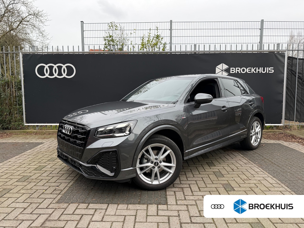 Audi Q2 - 35 TFSI S line | Leder | 18 Inch | Camera achter | ACC | Keyless entry | Matrix | Trekhaak - AutoWereld.nl