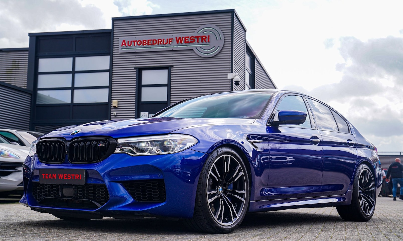 BMW M5 - 5-serie | Head Up Display | Carbon Dak |Harman/Kardon | Stoelverkoeling | 360 Camera - AutoWereld.nl