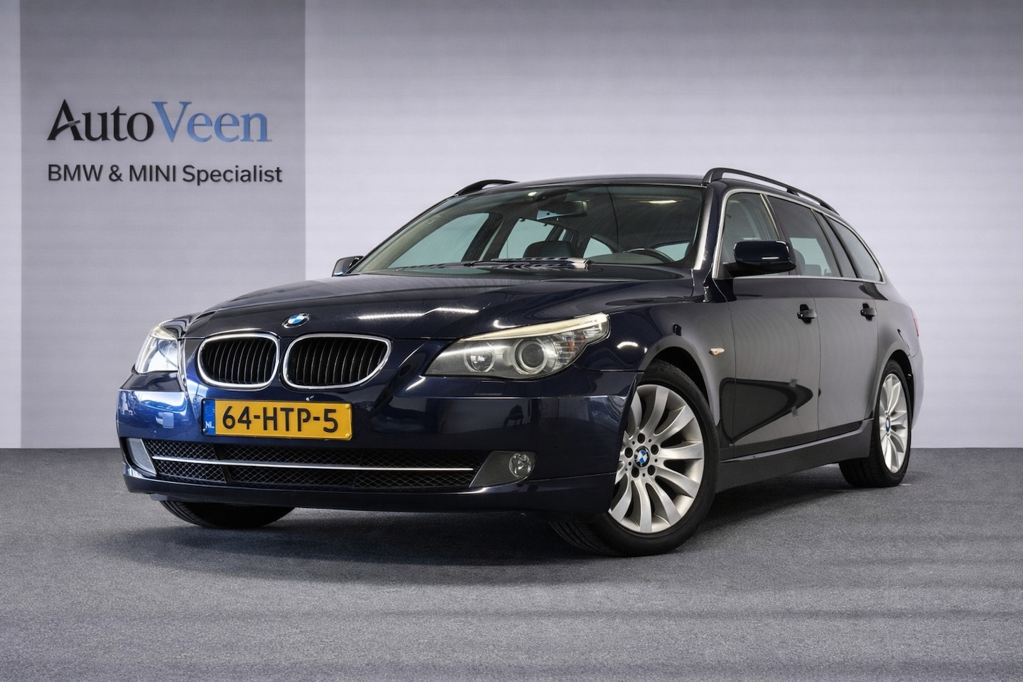 BMW 5-serie Touring - 520i Business Line (M-SPORT, LEDER, NAVI, TREKHAAK, XENON) - AutoWereld.nl