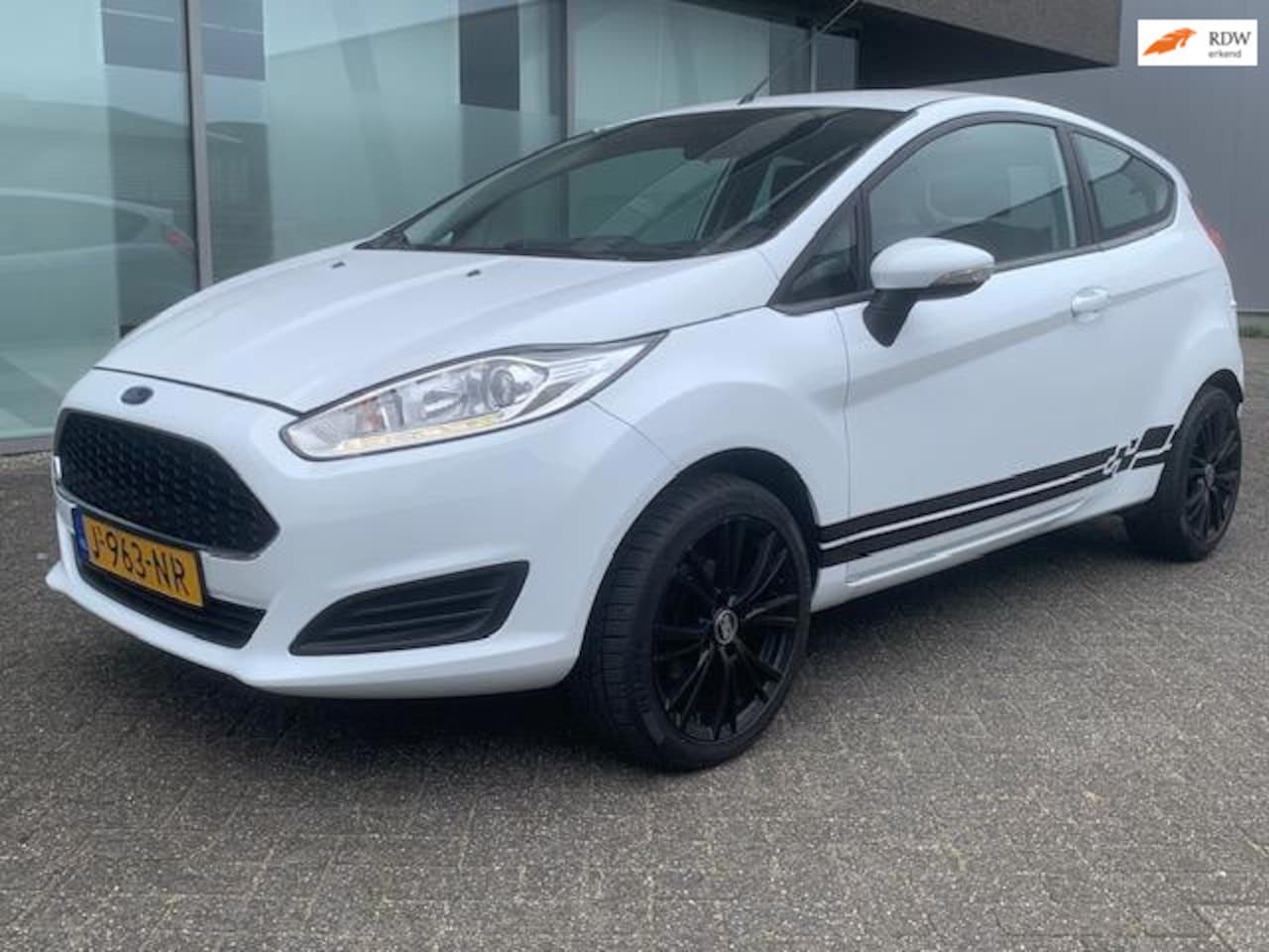 Ford Fiesta - 1.25 AIRCO BJ 12-2017 APK 4-2027 - AutoWereld.nl