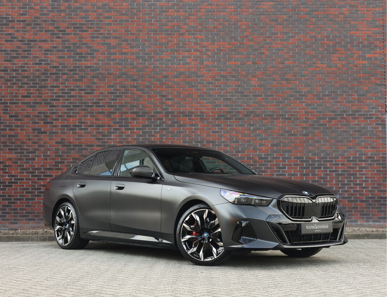 BMW 5-serie - 550e xDrive | Pano - M Sport Pro - Bowers&Wilkins - AutoWereld.nl