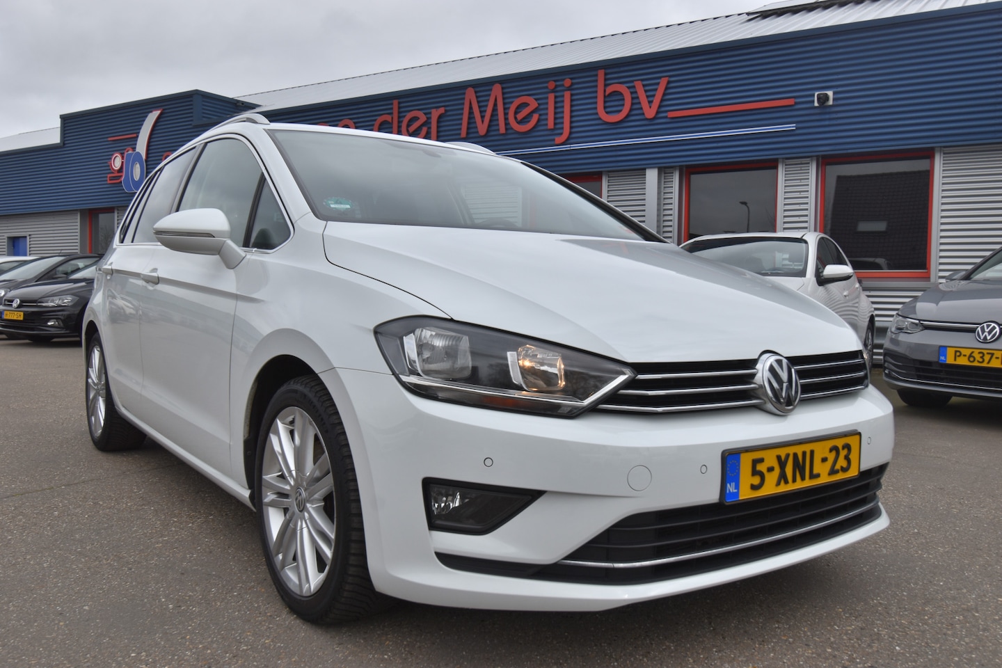 Volkswagen Golf Sportsvan - 1.2 TSI Highline 1.2 TSI Highline , CLIMATR , A UITRIJ CAM , NAVI , PDC V+A , LMV17 , - AutoWereld.nl