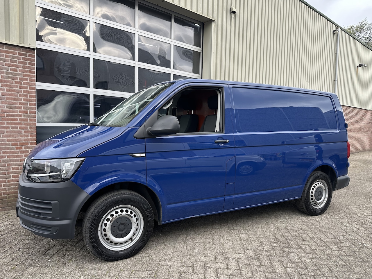 Volkswagen Transporter - 2.0 TDI L1H1 Airco,trekhaak - AutoWereld.nl