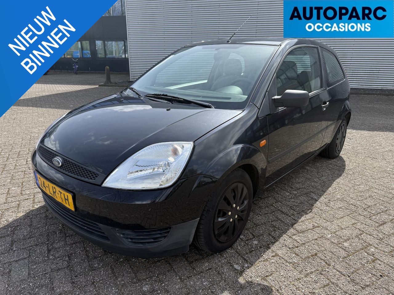 Ford Fiesta - 1.4-16V Ambiente 1.4-16V Ambiente , AUTOMAAT, RIJDT GOED, INRUILER VOOR EEN KLEIN PRIJSJE, ZO MEENEMEN, NA - AutoWereld.nl