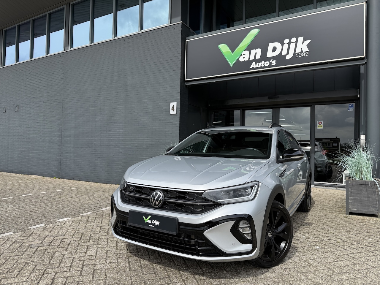 Volkswagen Taigo - 1.5 TSI R-Line Navigatie Camera Virt.Cockp. 18" Pdc - AutoWereld.nl