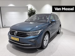 Volkswagen Tiguan - 1.5 TSI Life Business 150 PK | Apple Carplay | Achteruitrijcamera | Panoramadak | Trekhaak