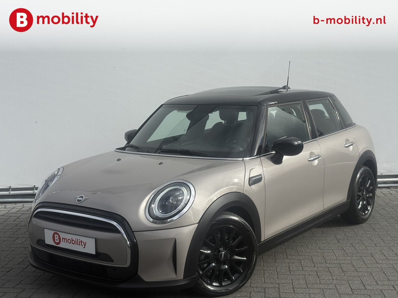 MINI Cooper - 1.5 Classic Automaat 5-Drs. Panoramadak | Sportstoelen | Apple CarPlay | Leer | DAB - AutoWereld.nl