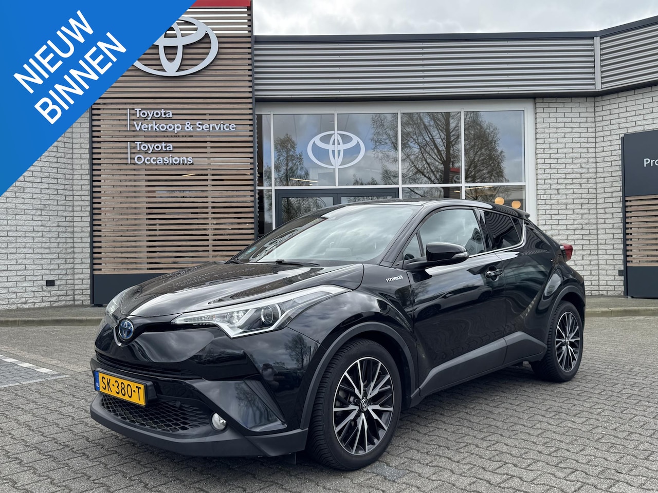 Toyota C-HR - 1.8 HYBRID DYNAMIC STOELVERW 18'' LM-VELGEN KEYLESS CAMERA AD-CRUISE BLUETOOTH ALL-SEASON - AutoWereld.nl